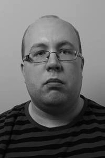 Antti Minkkinen passikuva, mustavalkoinen